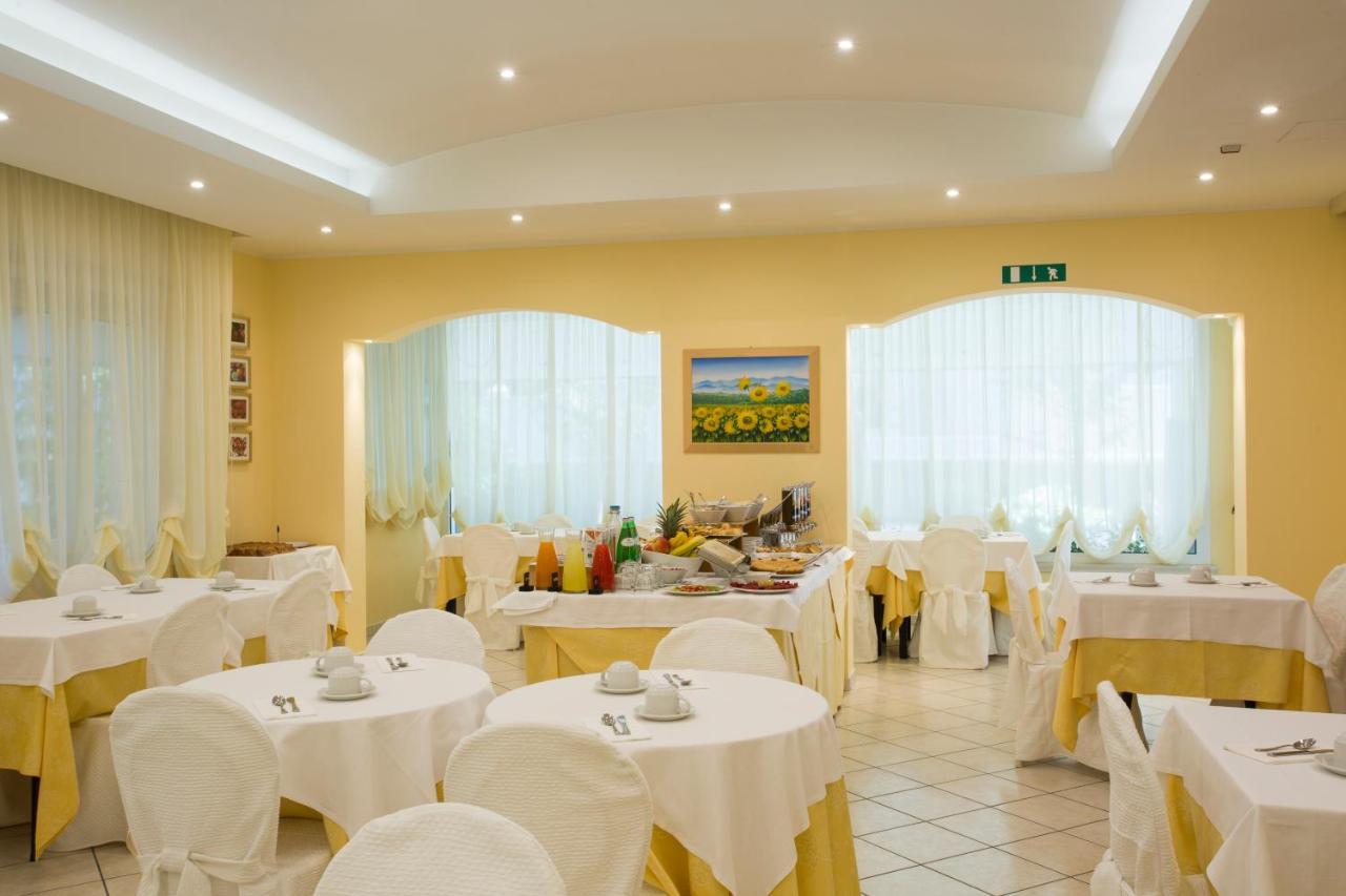 Mansarda Cannes Riccione Exterior photo